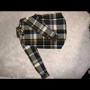 Classic fit and timeless colour plaid combo.